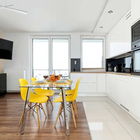 Wyjatkowy Z Parkingiem & Balkonem Z Widokiem By Renters Apartmán