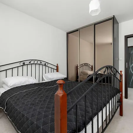 Wyjatkowy Z Parkingiem & Balkonem Z Widokiem By Renters Apartment *